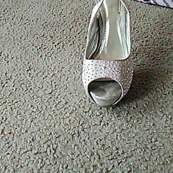 Heels - Picture 4 of 4